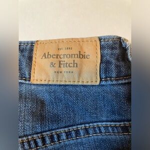 ABERCROMBIE & FITCH Women’s Denim Jeans, Size 6R, Waist 28 x 25” inseam.